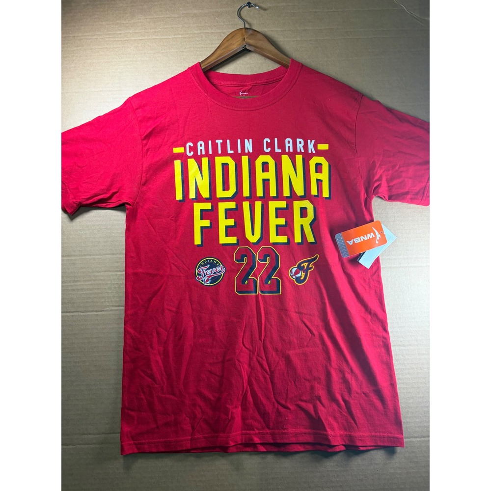 WNBA Indiana Fever Caitlin Clark T-Shirt Women Medium Red #22 Graphic Tee NWT